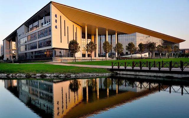 2025 年医药类大学排名大揭秘：谁才是医药界的 “扛把子”？
